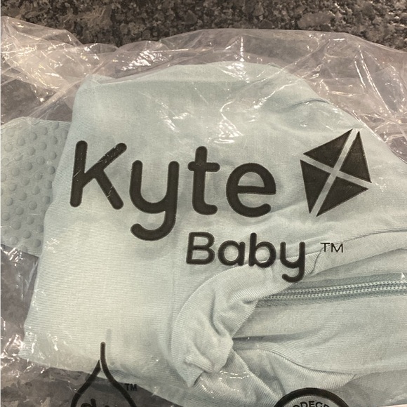 Kyte glacier footie - Picture 2 of 2